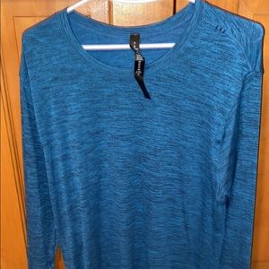 Men’s Lululemon size medium metal vent long sleeve